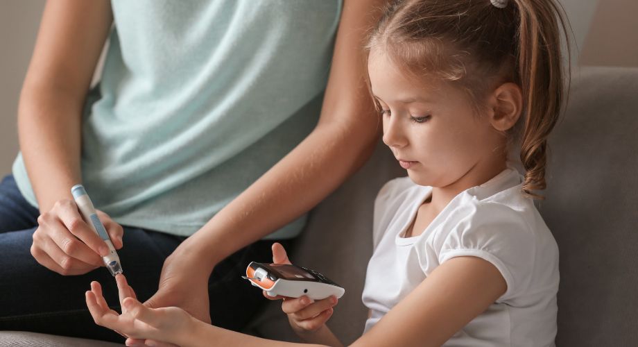 Dijagnoza šećerne bolesti kod djece se često određuje i dopunskim testovima poput testiranja razine inzulina, genetskih testiranja i testiranja prilikom kojih se koriste imuno markeri za dijabetes tip 1. 